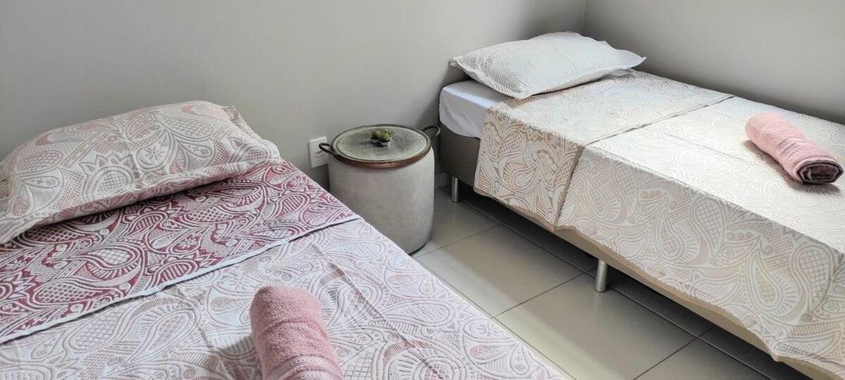 Apartamento 3qts, Ar Na Suite, Wi-fi 280mb A 500m *